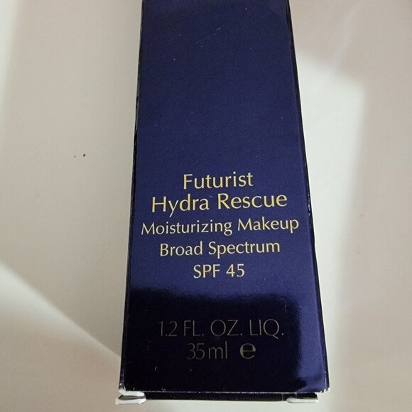 Estee Lauder Futurist Hydra Rescue Moisturizing Foundation Shades: 3W1 or 1N1 - Picture 7 of 15